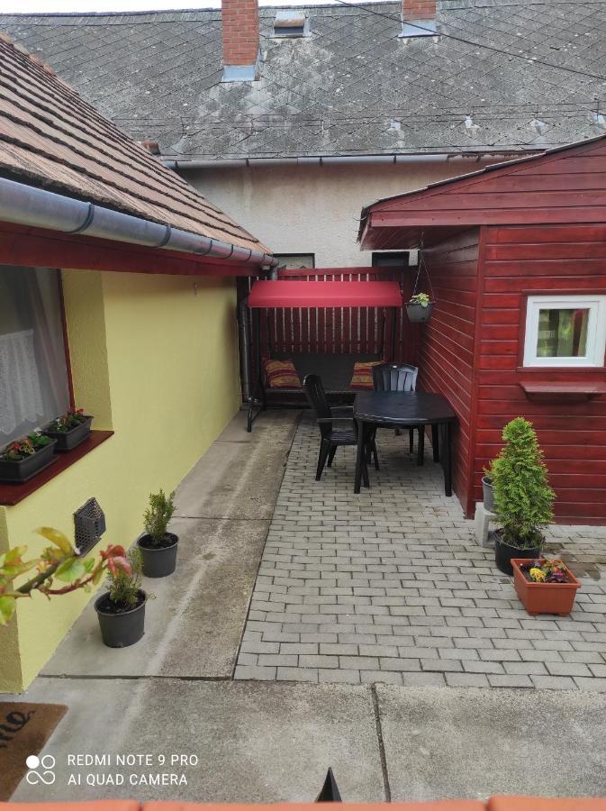 Kis Apartmanhaz Balatonfured Luaran gambar