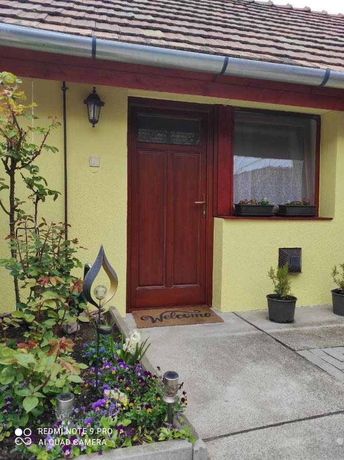 Kis Apartmanhaz Balatonfured Luaran gambar