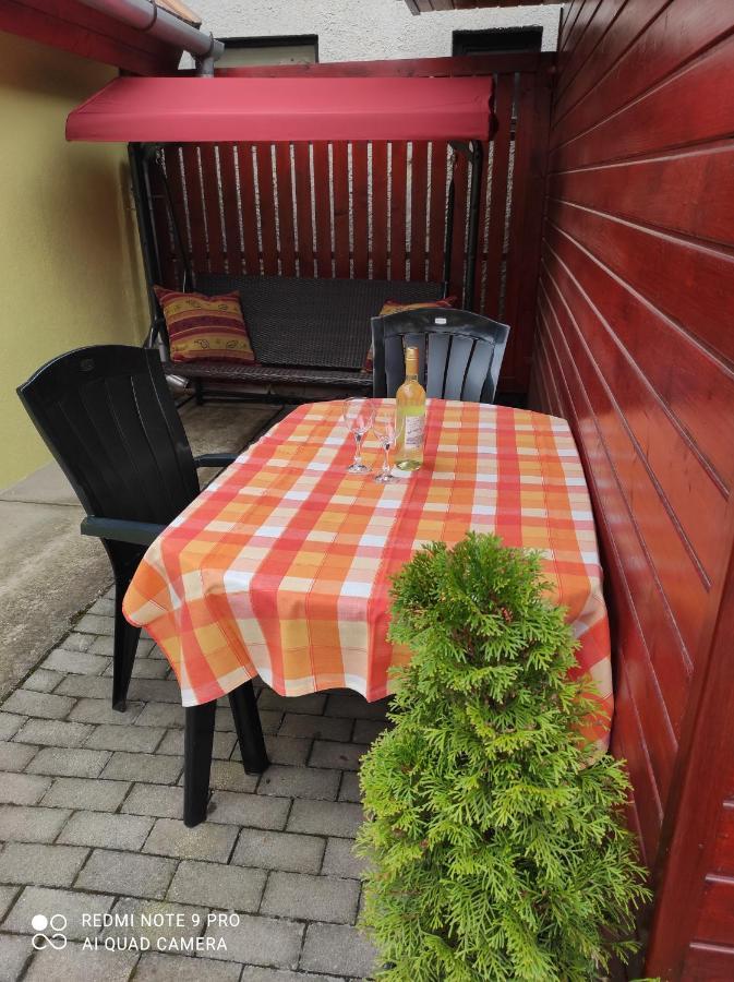 Kis Apartmanhaz Balatonfured Luaran gambar