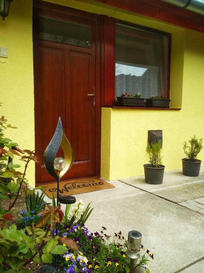 Kis Apartmanhaz Balatonfured Luaran gambar