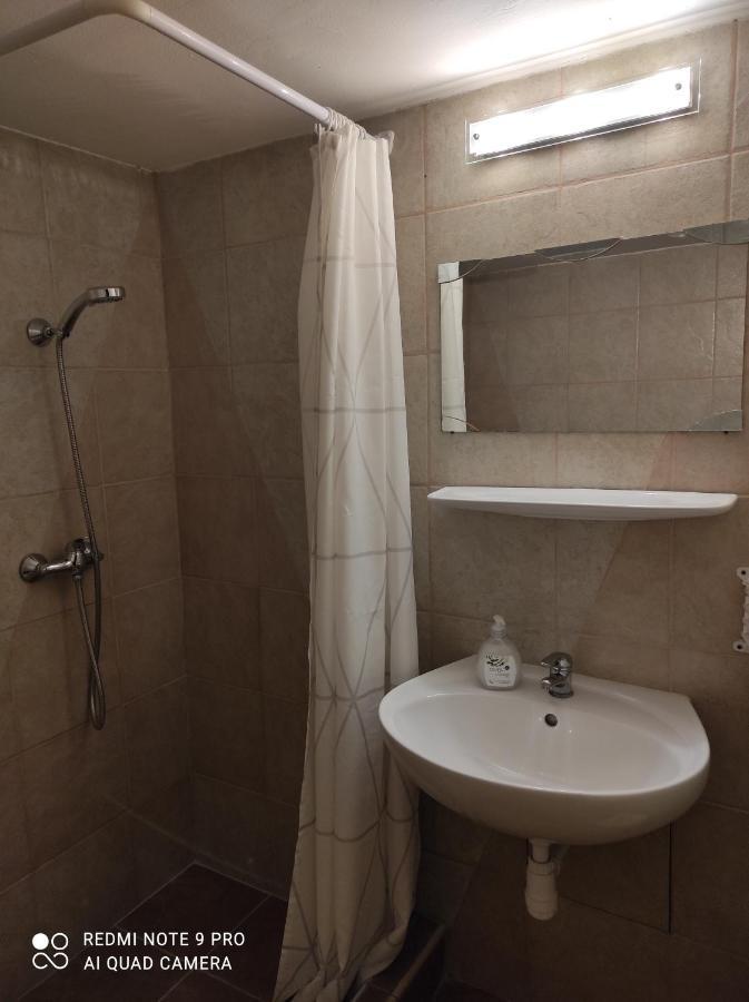 Kis Apartmanhaz Balatonfured Luaran gambar