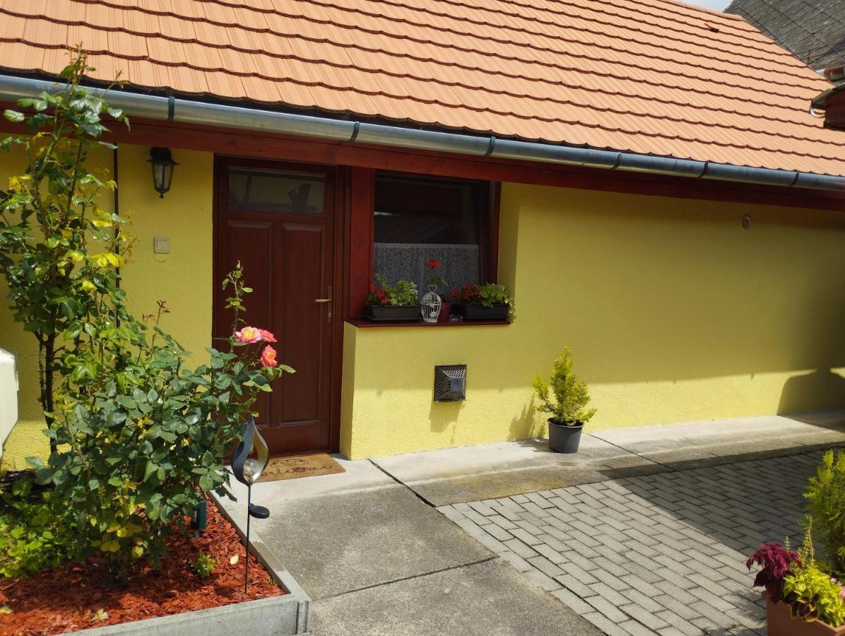 Kis Apartmanhaz Balatonfured Luaran gambar